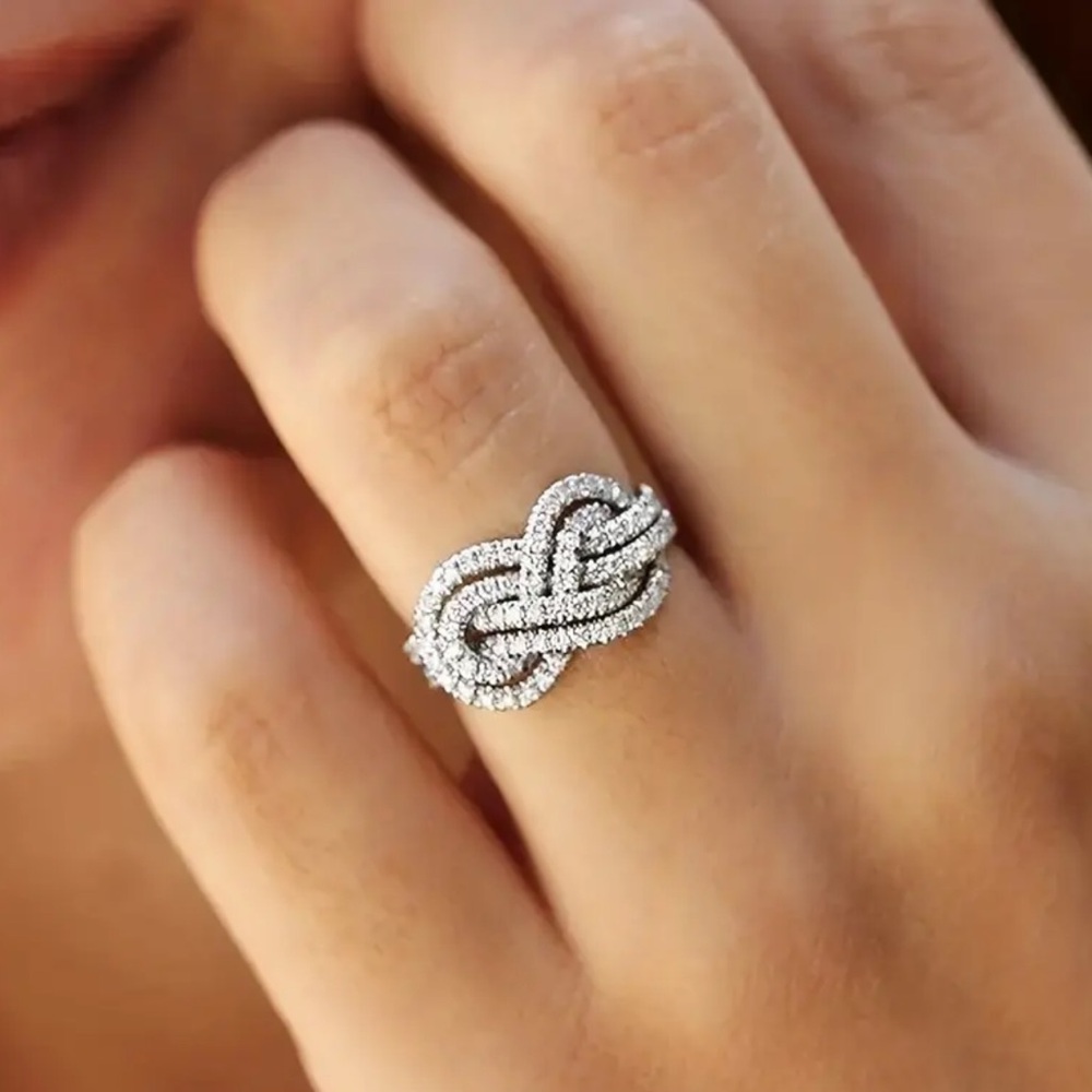NEW Elegant Silver Knot Ring